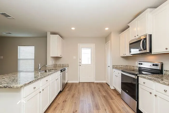 300 Sunnymeade Ln — Photo 3
