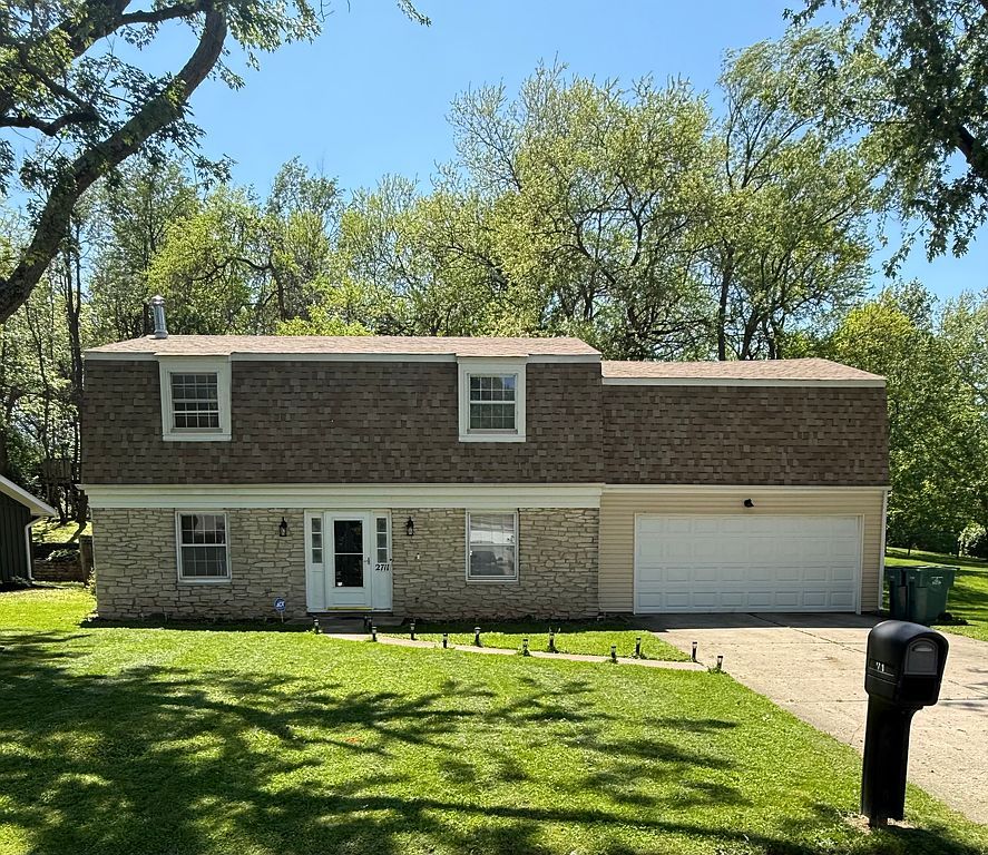 2711 S G St - Property Image
