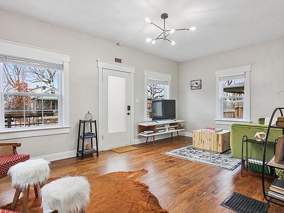 5th image of 1721 W 34th Ter