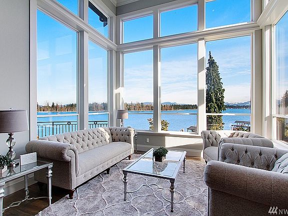 This is the 2nd floor family room featuring floor to ceiling 2 story windows. Relax overlooking beautiful Lake Tapps and Mt Rainier. 
