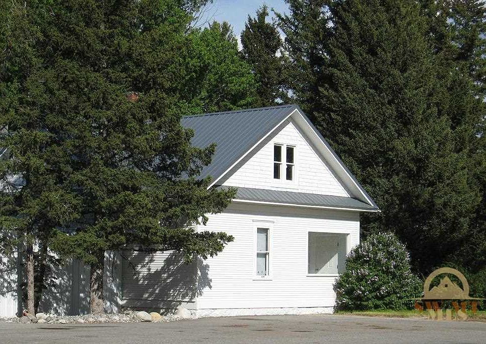 2nd image of 409 McLeod St