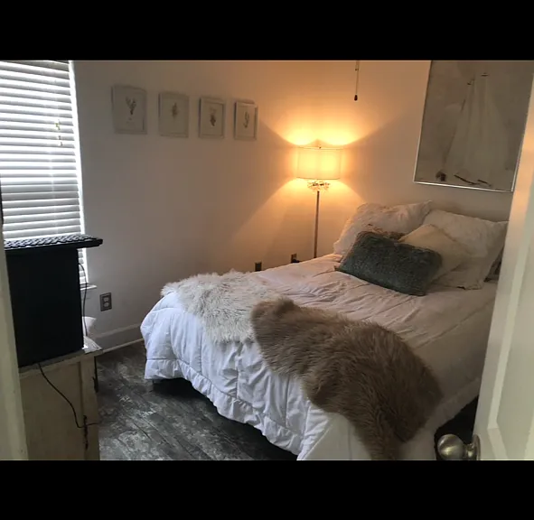 8912 Lyman Ln — Photo 19