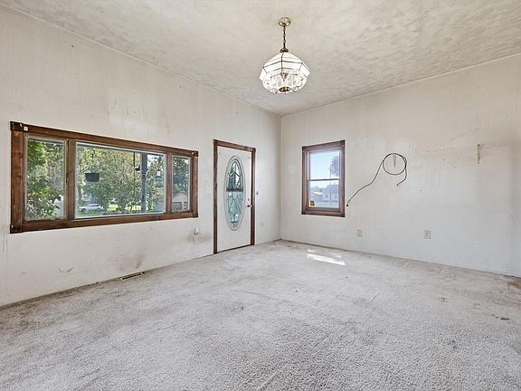 3rd image of 110 2nd Ave