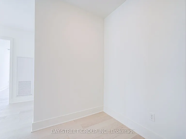 11 Yorkville Ave #2312 — Photo 8