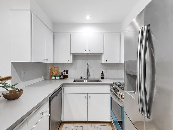 3rd image of 3939 Moore St #106