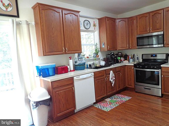 5th image of 16 Candleridge Ct