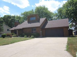608 Renshaw Dr, Storm Lake, IA 50588