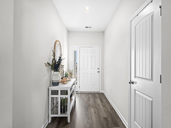 4th image of 447 Honeyhill Loop