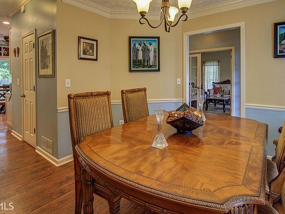 5th image of 1555 Barclay Dr