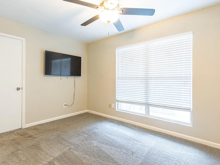 3900 Woodchase Dr #13 — Photo 20