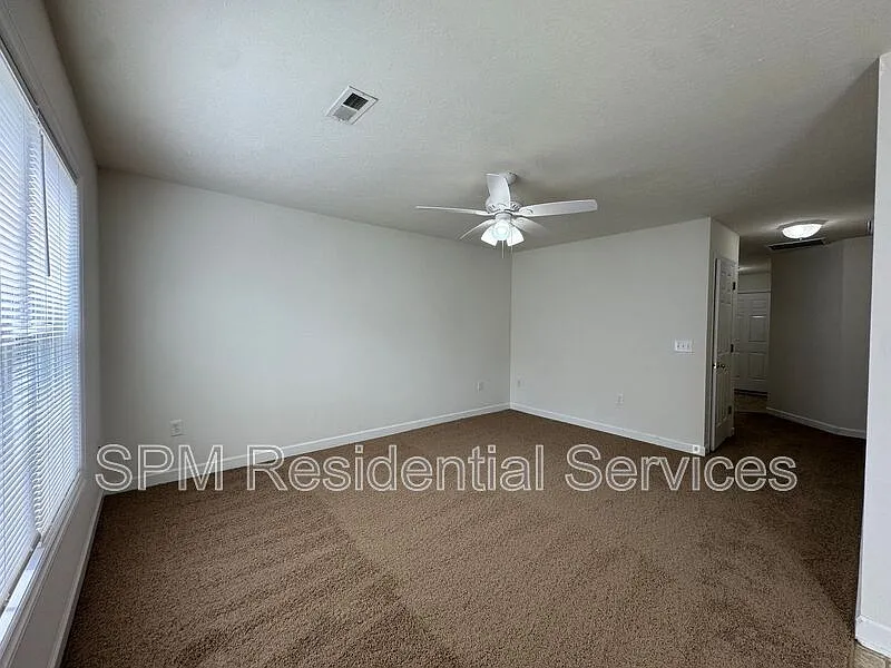 3 bed, 2.5 bath, 1444 sqft, $1,695 — Photo 4