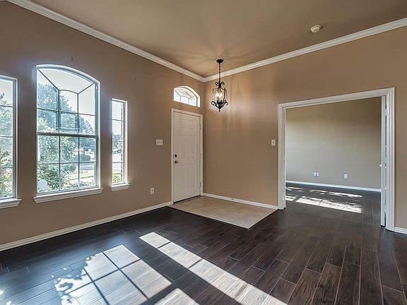 4th image of 2510 Blue Holly Dr