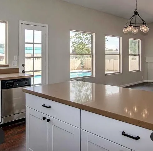 6 bed, 3444 sqft, $3,200 — Photo 3