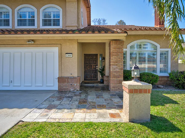 13887 Carriage Rd — Photo 5