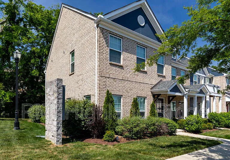 6084 Ivory Ln — Photo 2