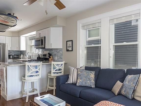 5th image of 2321 West Ave APT 1