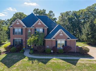 221 Erin Dr, Cranberry Township, PA 16066