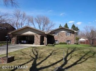302 Valley Ave, Moorhead, MN 56560