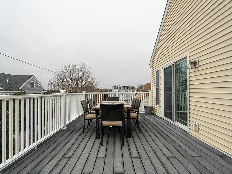 9 Lowell St — Photo 23