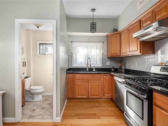 5th image of 12 Aldrich St