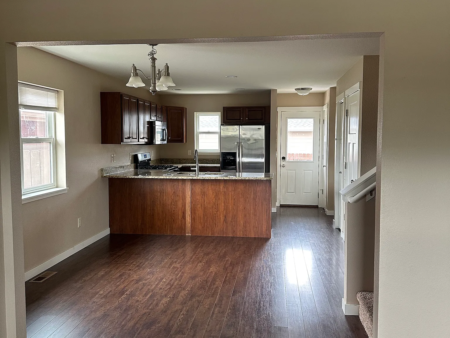 4 bed, 2.5 bath, 2020 sqft, $2,200 — Photo 4