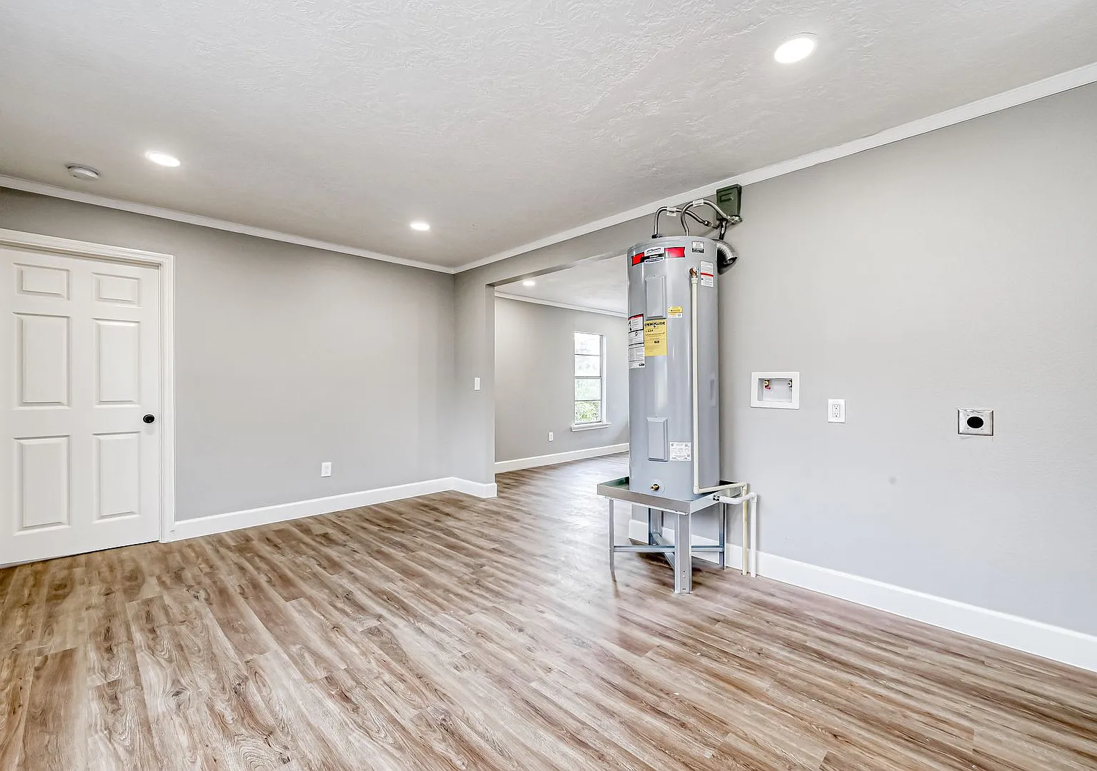 6715 Victoria St. — Photo 4
