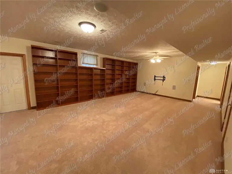6353 Charlotte Ct — Photo 36