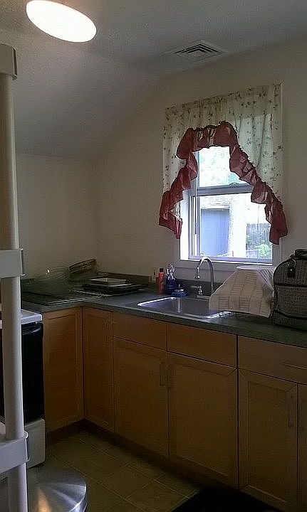 1st image of 425 Kennedy Ave