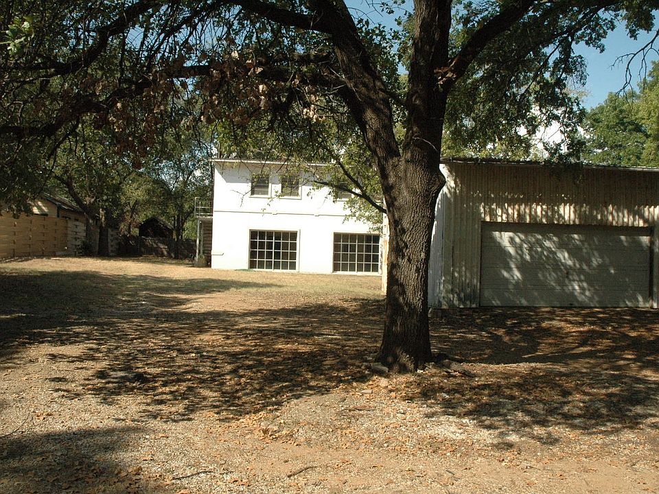1st image of 613 Lake Dr