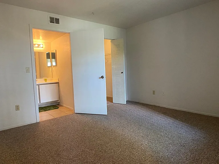 Pointe Vista Apartments — Photo 21