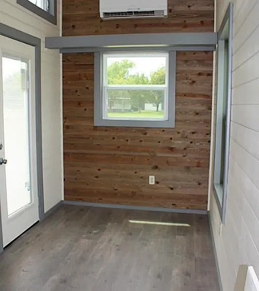 3425 Southwestern Rd — Photo 2