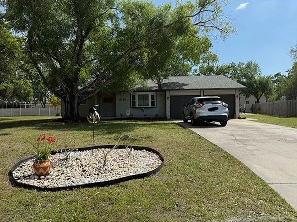 8119 Woodlawn Cir S, Palmetto, FL 34221