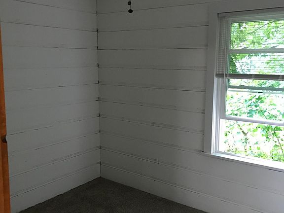 4th image of 1204 N Hickory Ter