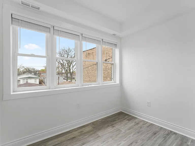 W Cornelia Ave — Photo 16