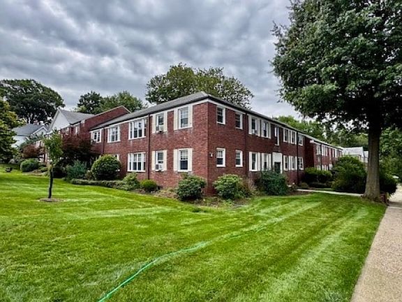 2nd image of 349 Bloomfield Ave BLDG 6 #25