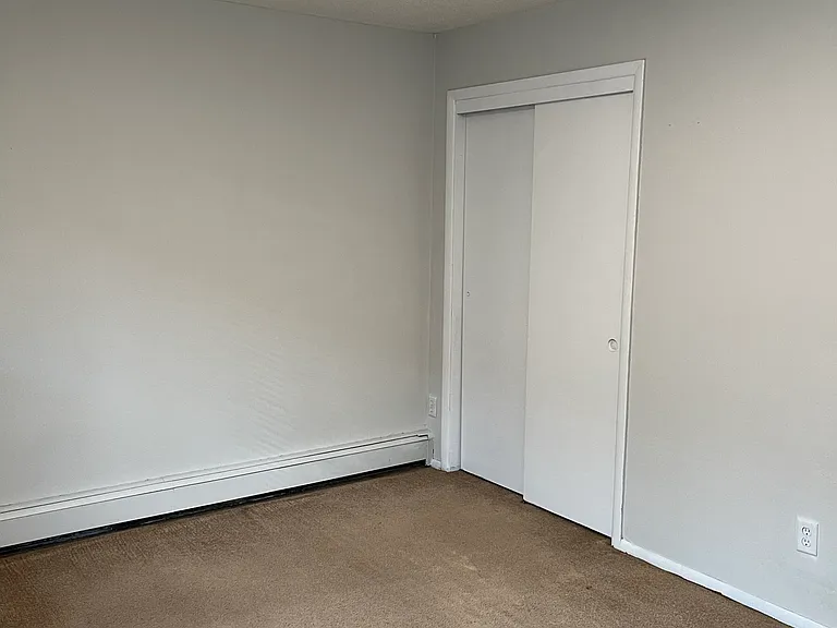 515 E Burlington St #11 — Photo 14