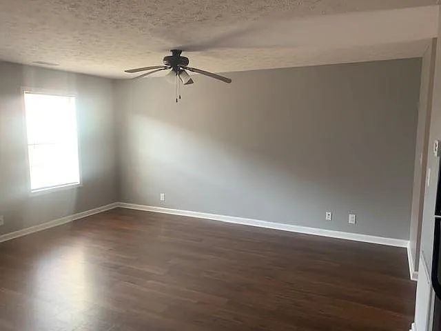 3 bed, 2.5 bath, 1250 sqft, $1,465 — Photo 2