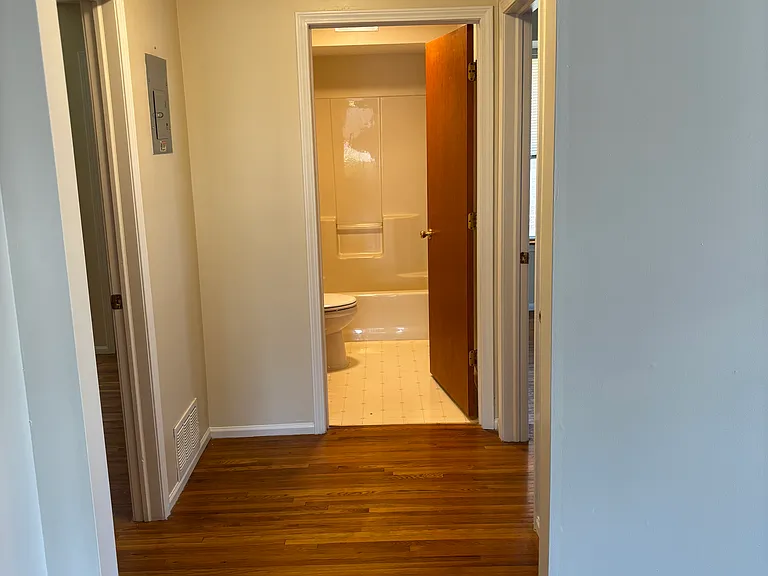 38 E Elm St #1B — Photo 4