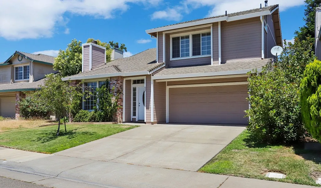 807 Lyonia Dr photo 1