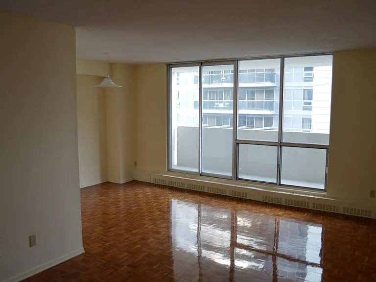 555 Sherbourne St — Photo 13