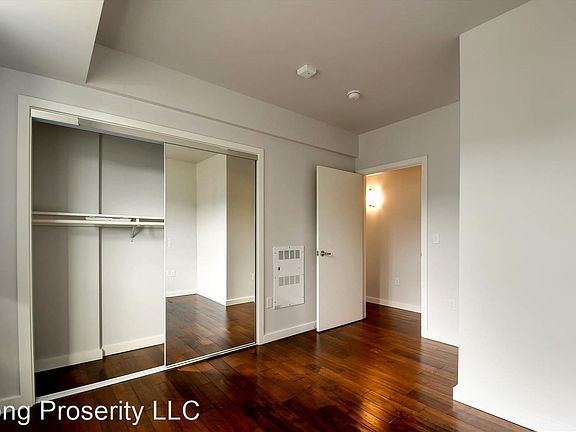 3rd image of 1816 Eddy St Unit 401