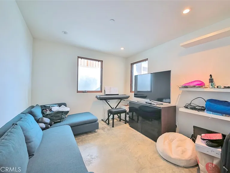 104 Manhattan Ave — Photo 26