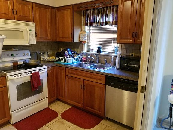 Kitchen - just updated with new cabinets and flooring 