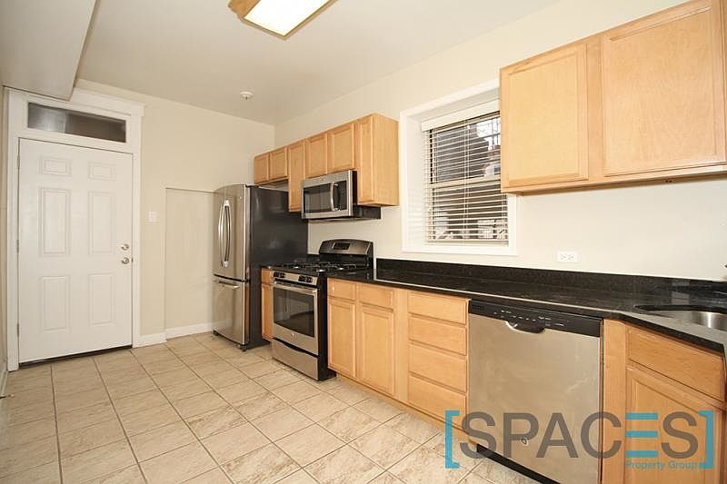 1st image of 2435 W Ainslie St APT 1
