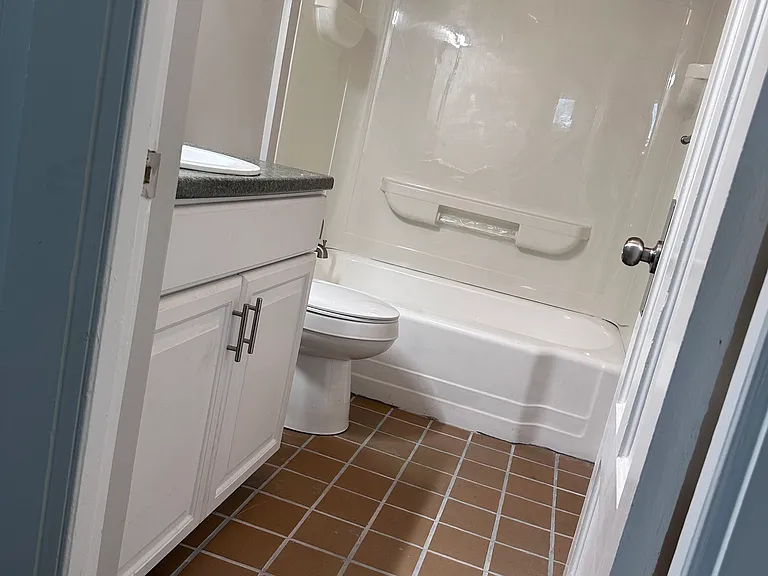 104 Beck Ave — Photo 4
