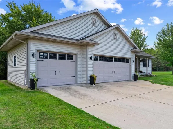 215 W Haven Ct, Luxemburg, WI 54217