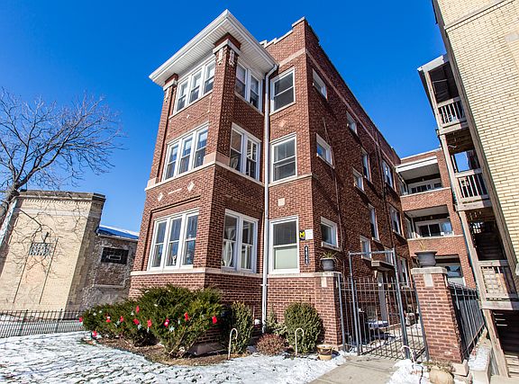 2nd image of 4846 W Belle Plaine Ave #3F