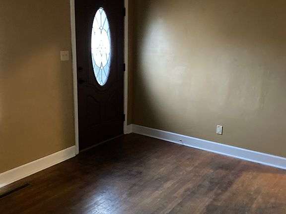 4th image of 9810 Newton Ave