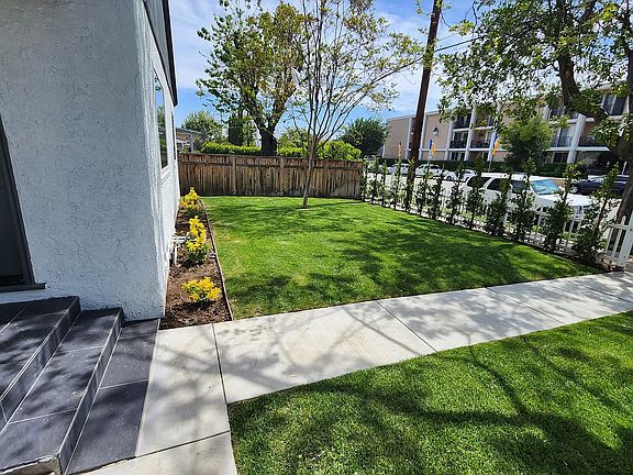 4th image of 17551 Burbank Blvd