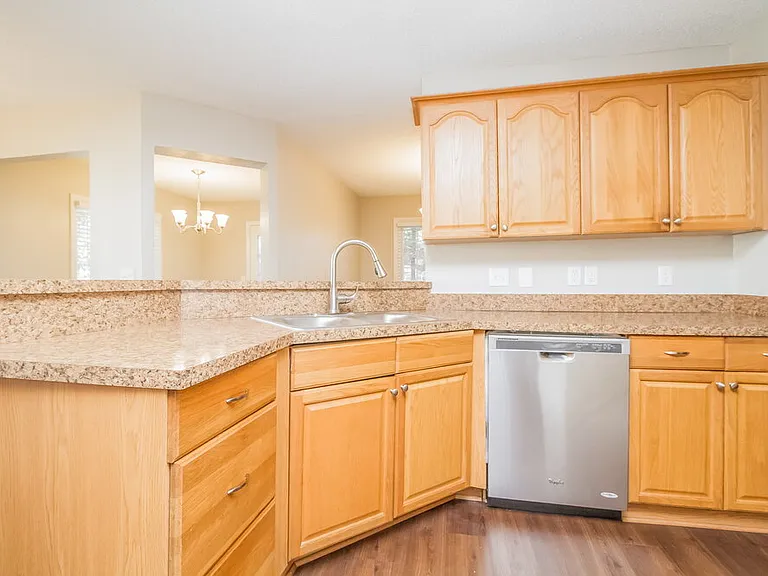 606 Knollwood Dr — Photo 8